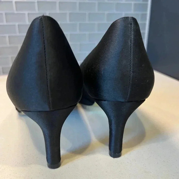 Adrianna Papell Black Peep Toe Heels - Picture 4 of 16
